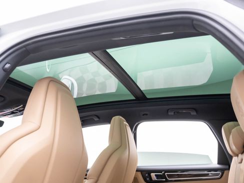 Certified 2023 Porsche Cayenne Platinum Edition image 18