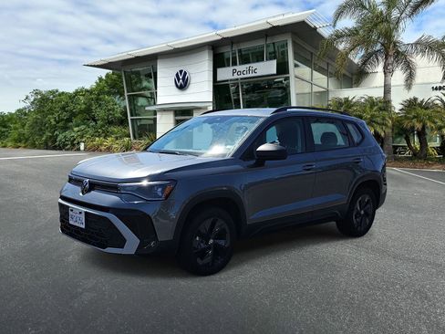 Used 2025 Volkswagen Taos S image 1