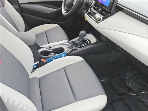 Used 2025 Toyota Corolla LE FWD image 19