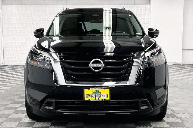 Used 2025 Nissan Pathfinder SV FWD image 4