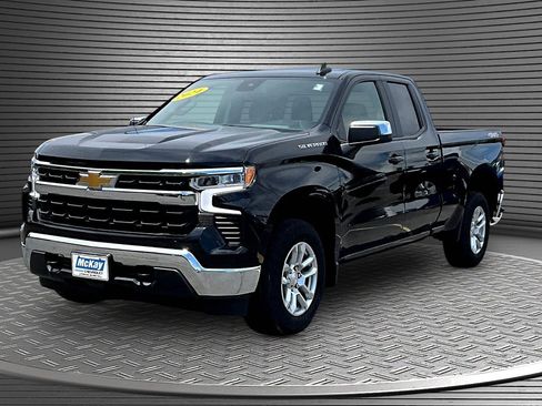 Used 2024 Chevrolet Silverado 1500 LT AWD/4WD image 3