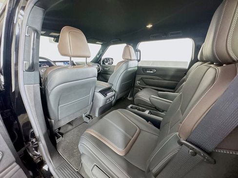 New 2025 Nissan Armada SL w/ Captain's Chari Seat Package image 22