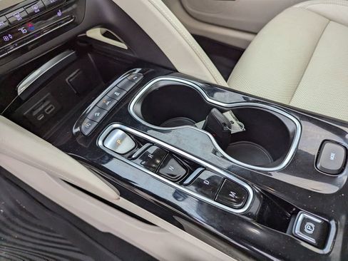 Used 2021 Buick Envision Essence w/ Technology Package I image 25