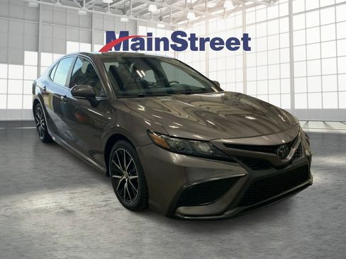 Used 2023 Toyota Camry SE image 7