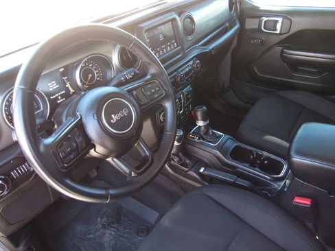 Used 2021 Jeep Gladiator Willys image 15