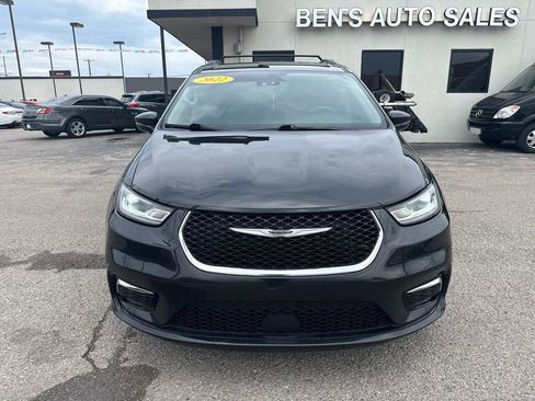 Used 2022 Chrysler Pacifica Touring-L FWD image 3