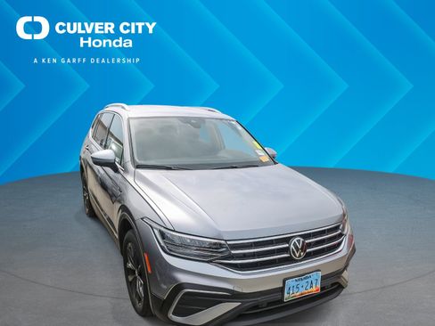 Used 2024 Volkswagen Tiguan SE image 1