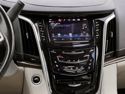 Used 2020 Cadillac Escalade Premium Luxury RWD image 14