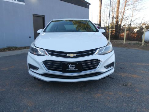 Used 2017 Chevrolet Cruze Premier image 2