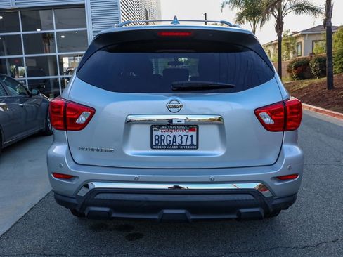 Used 2020 Nissan Pathfinder S image 5