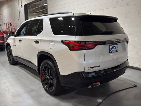 Used 2024 Chevrolet Traverse Premier image 3