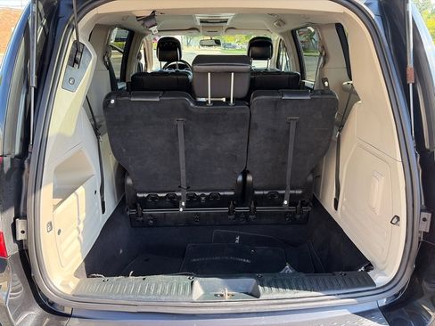 Used 2015 Chrysler Town & Country Touring w/ Driver Convenience Group FWD image 24