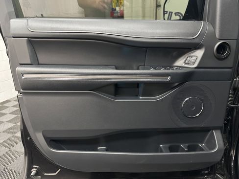 Used 2024 Ford Expedition XLT image 18