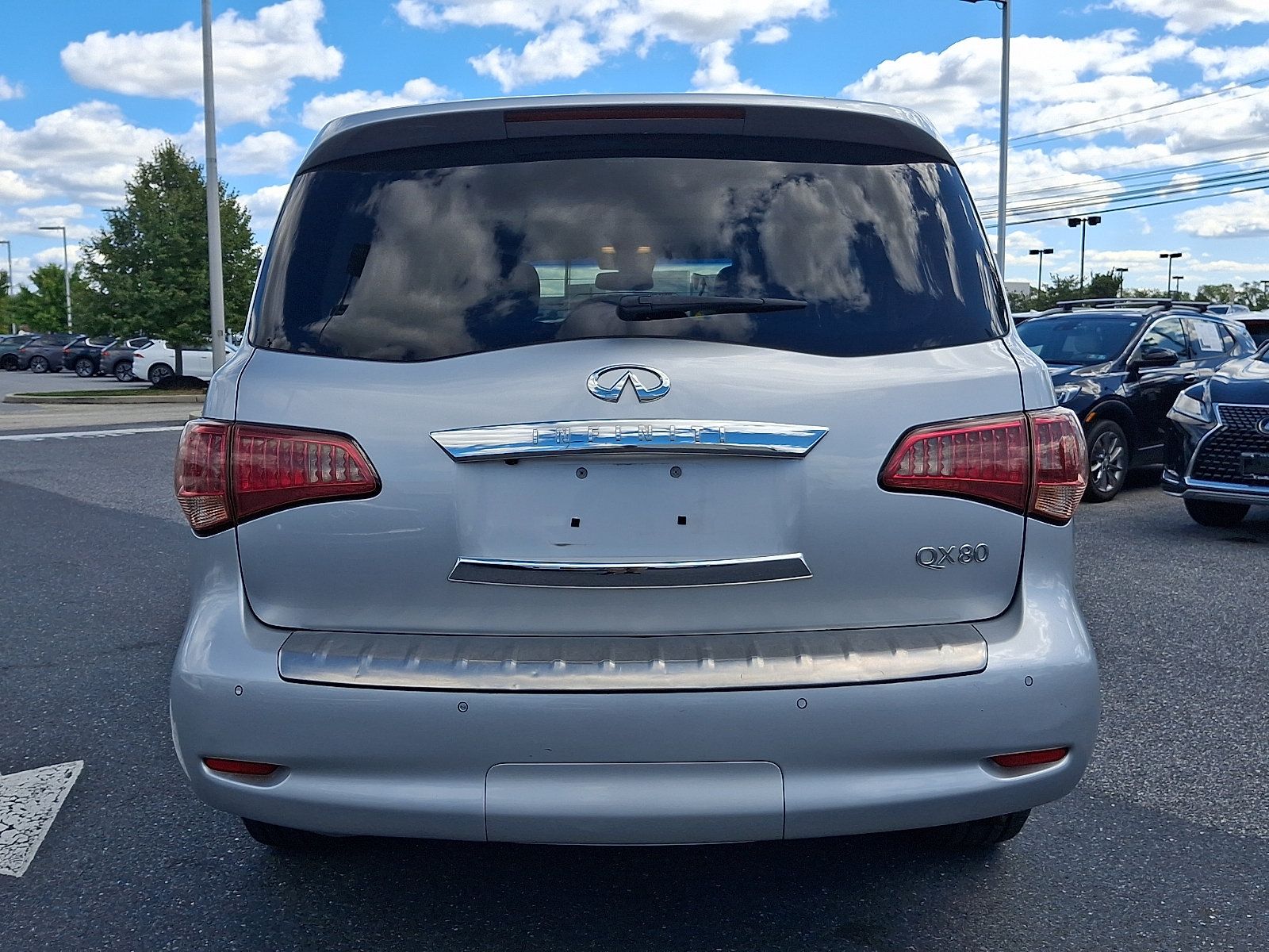 Used 2017 INFINITI QX80 4WD w/ Driver Assistance Package image 4