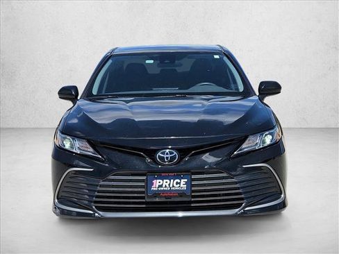 Used 2022 Toyota Camry LE FWD image 2