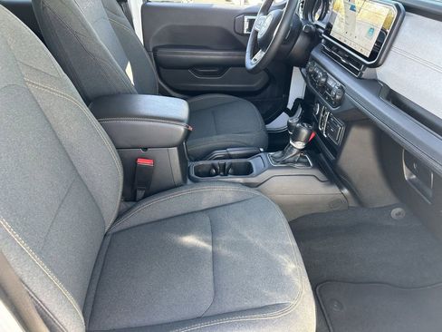 Used 2024 Jeep Wrangler Unlimited Sahara AWD/4WD image 12