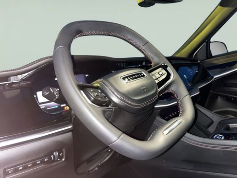 Used 2025 Jeep Wagoneer S Limited image 14