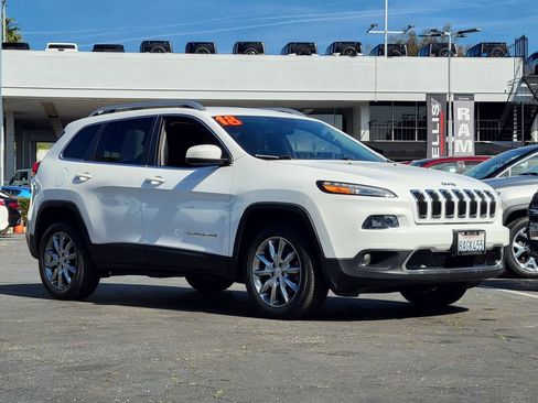 Used 2018 Jeep Cherokee Limited image 22