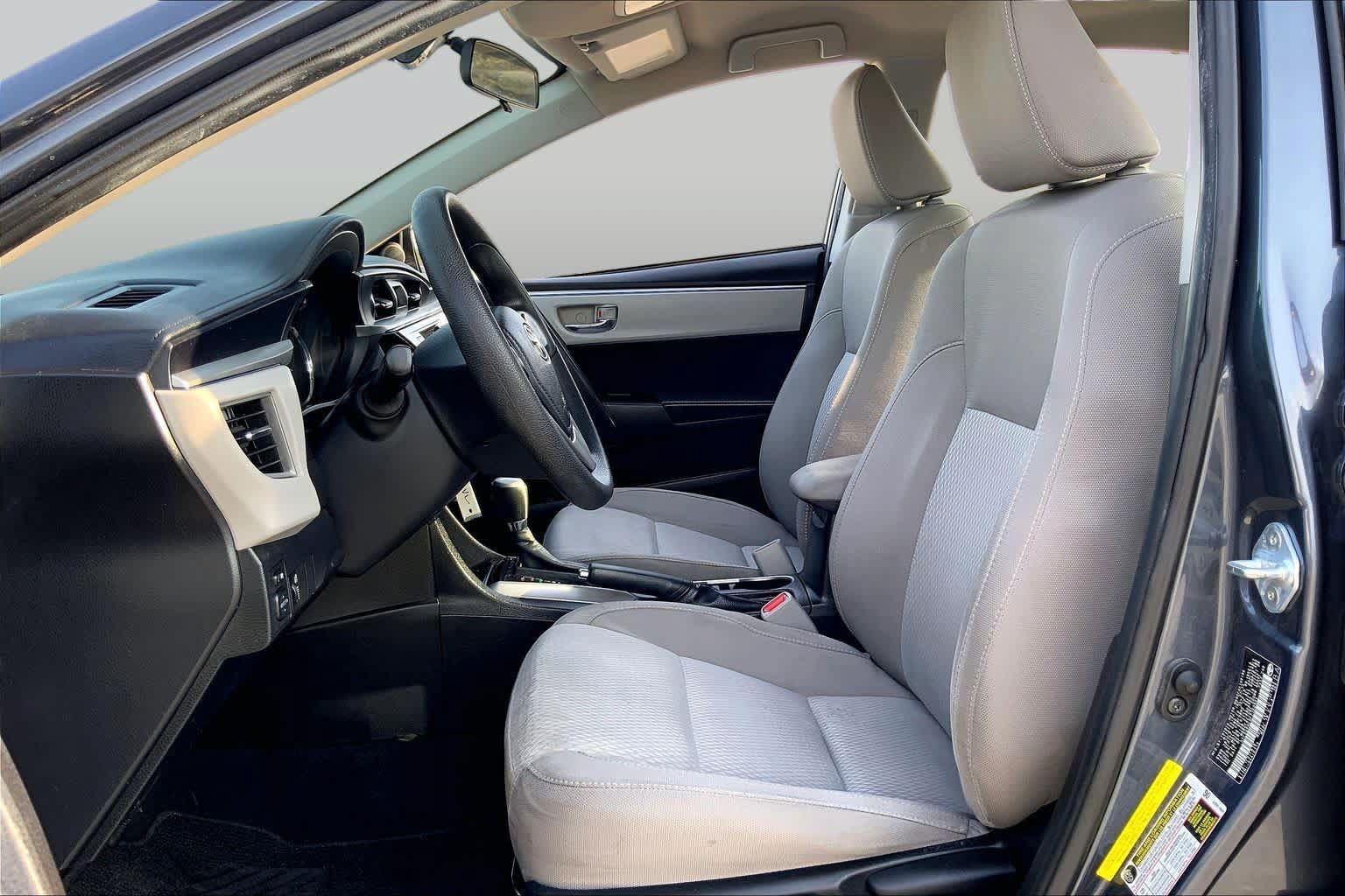 Used 2015 Toyota Corolla LE FWD image 8