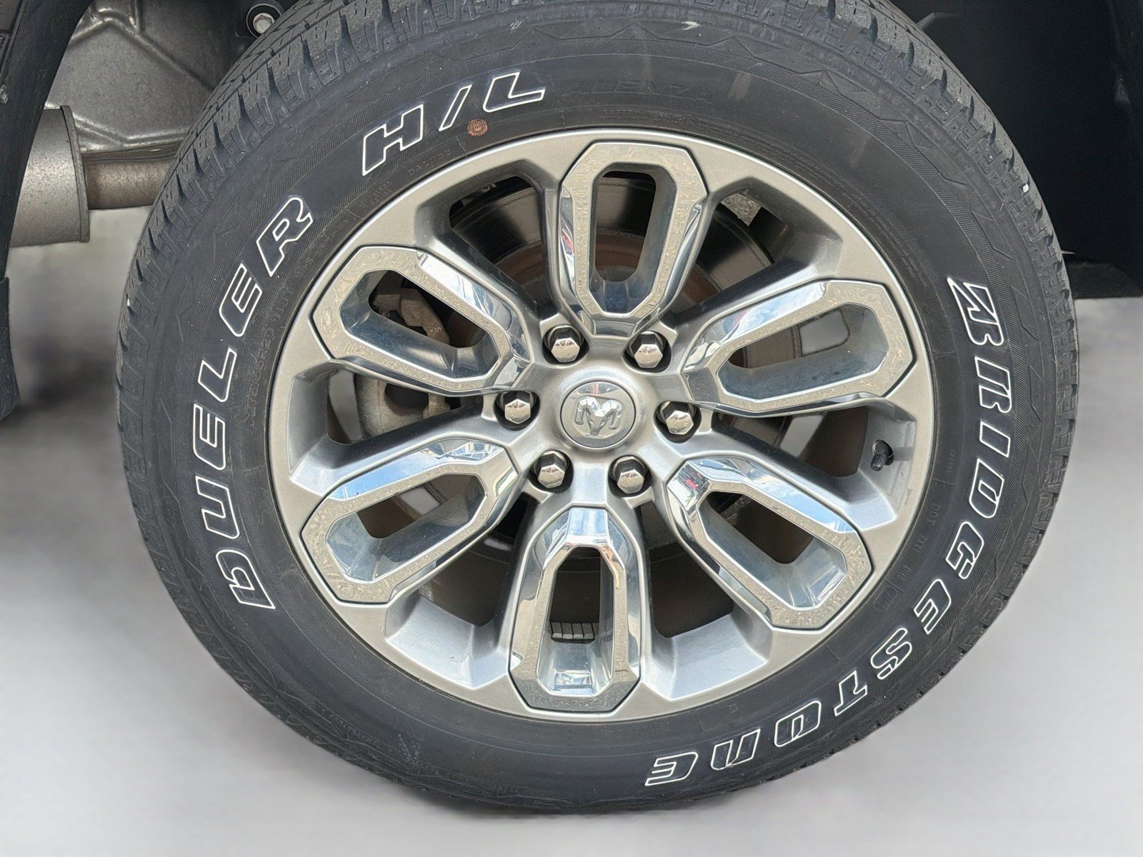 Used 2023 RAM 1500 Laramie AWD/4WD image 9