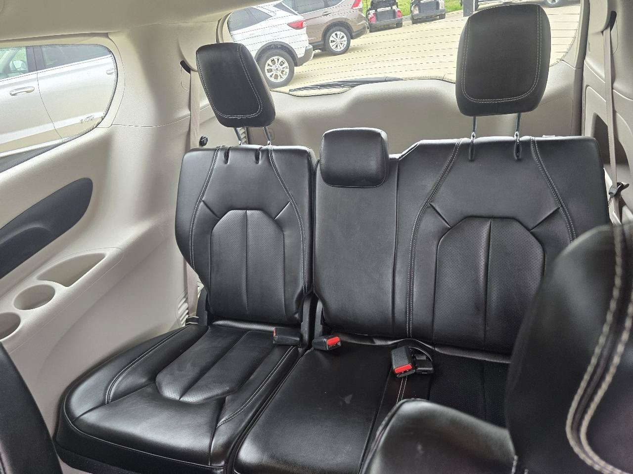 Used 2023 Chrysler Pacifica Touring-L FWD image 20