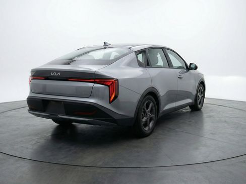 Used 2025 Kia K4 LXS image 9