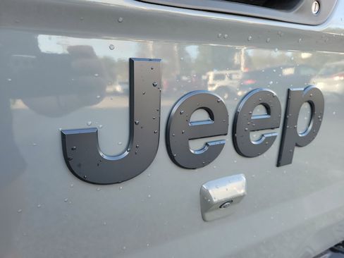 Used 2021 Jeep Gladiator Overland w/ Popular Equipment Package image 27