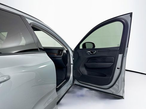 Used 2024 Volvo XC60 B5 Plus w/ Protection Package Premier image 33