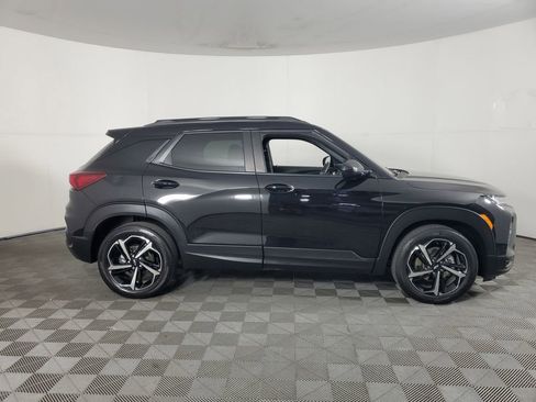 Used 2023 Chevrolet TrailBlazer RS w/ Sun and Liftgate Package FWD image 3