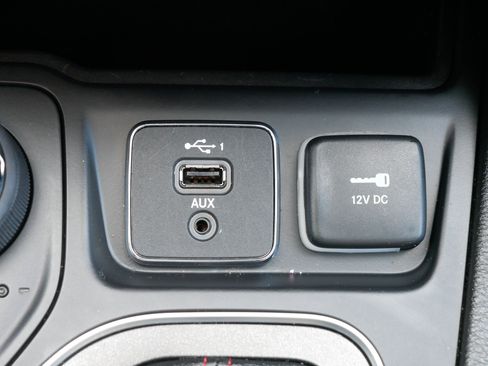 Used 2022 Jeep Cherokee Trailhawk w/ Premium Leather Package image 33