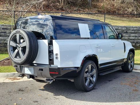 New 2025 Land Rover Defender 130 V8 image 2