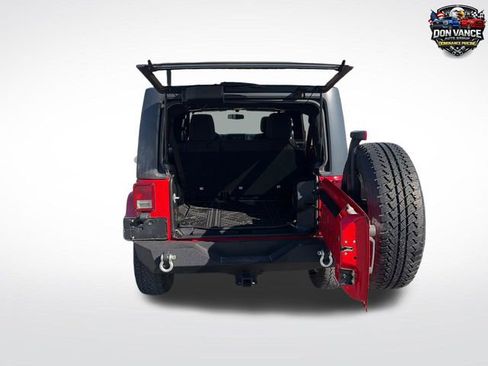 Used 2014 Jeep Wrangler Unlimited Sahara AWD/4WD image 21