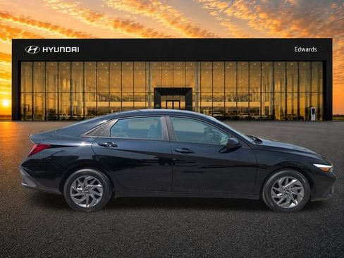 Used 2024 Hyundai Elantra SEL FWD image 10