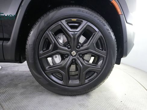 Used 2024 Rivian R1S Adventure AWD/4WD image 19