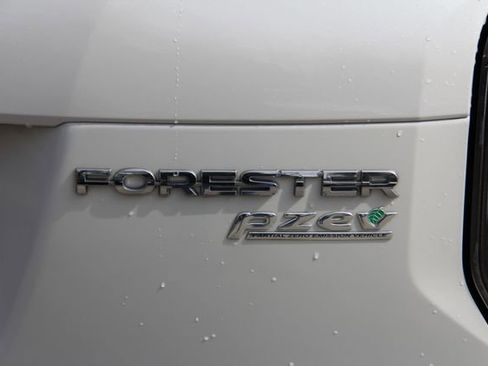 Used 2017 Subaru Forester 2.5i Limited AWD/4WD image 9