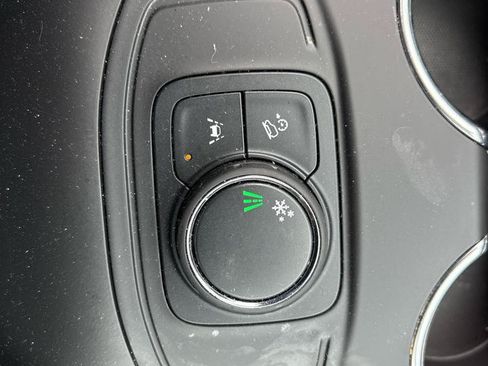 Used 2024 GMC Terrain SLE FWD image 14