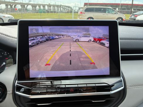 Used 2025 Jeep Compass Limited image 20