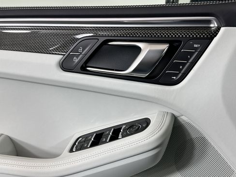 Used 2025 Porsche Macan image 27