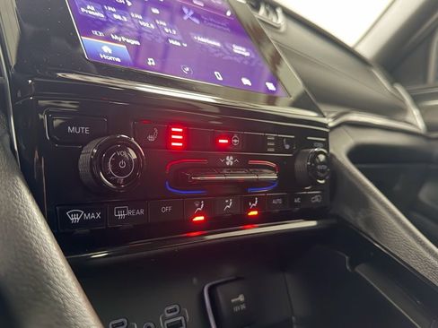 Used 2023 Jeep Grand Cherokee Altitude image 21