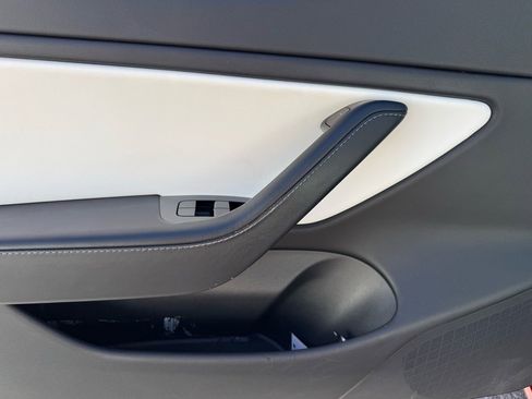 Used 2018 Tesla Model 3 Long Range image 14