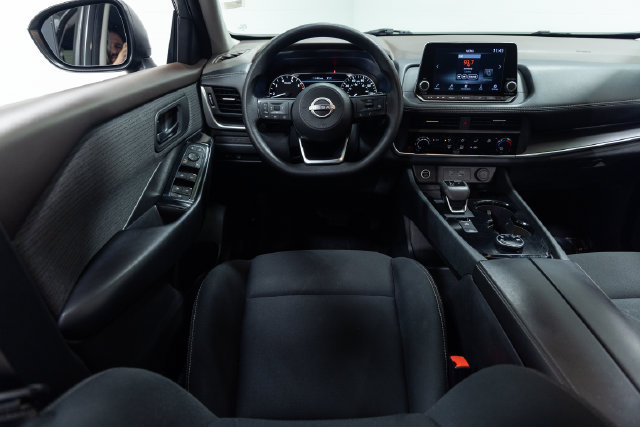 Used 2023 Nissan Rogue S AWD/4WD image 3