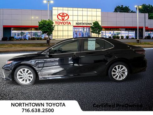 Used 2021 Toyota Camry LE image 2