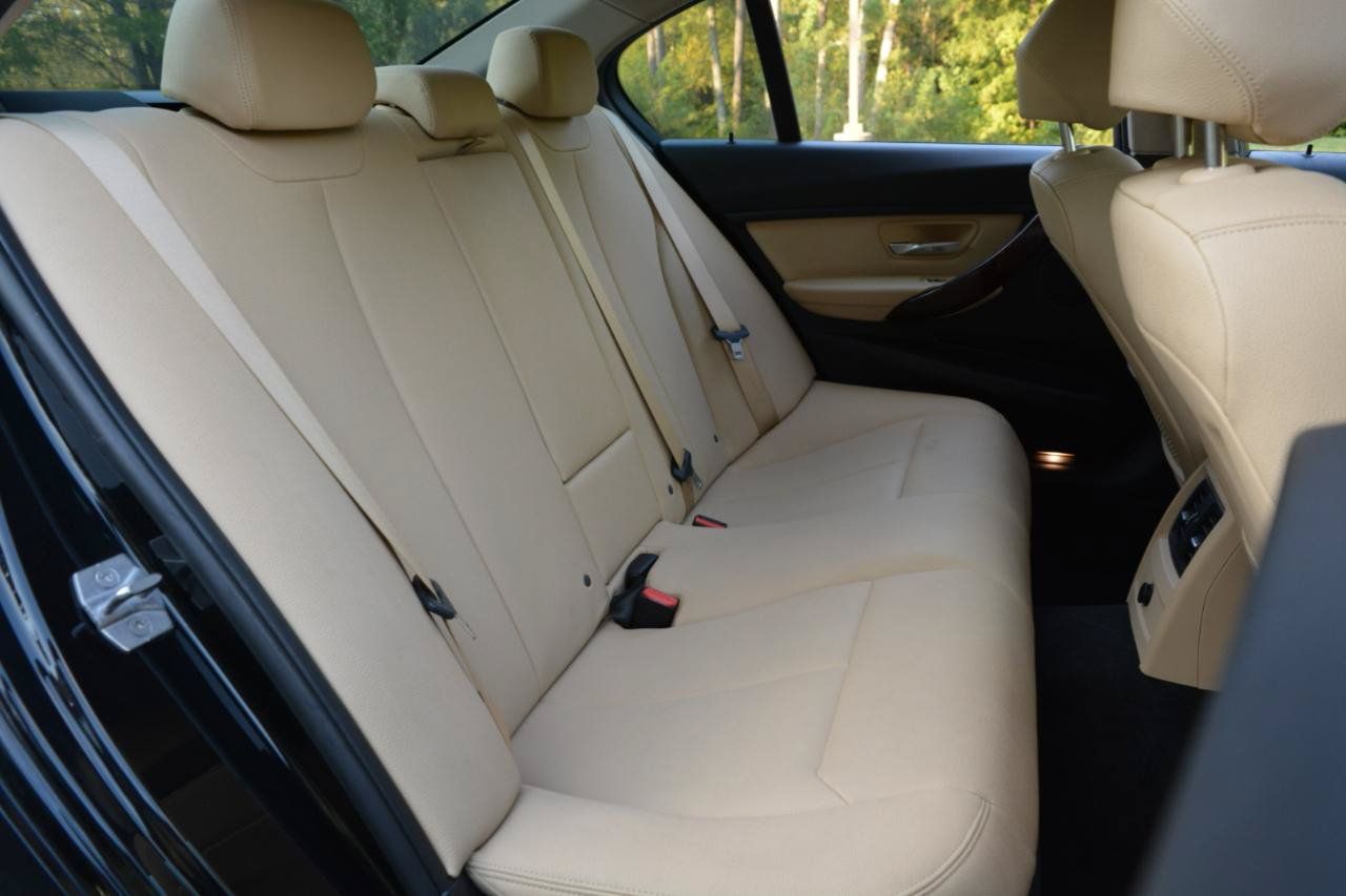 Used 2018 BMW 320i xDrive Sedan w/ Premium Package AWD/4WD image 15