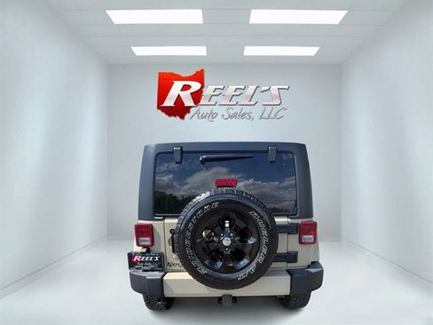 Used 2017 Jeep Wrangler Unlimited Sahara w/ Connectivity Group AWD/4WD image 28