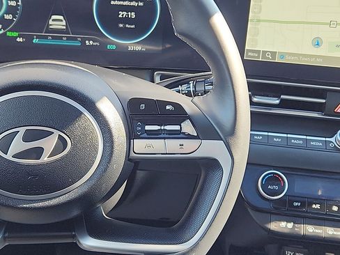 Certified 2024 Hyundai Elantra Limited image 16