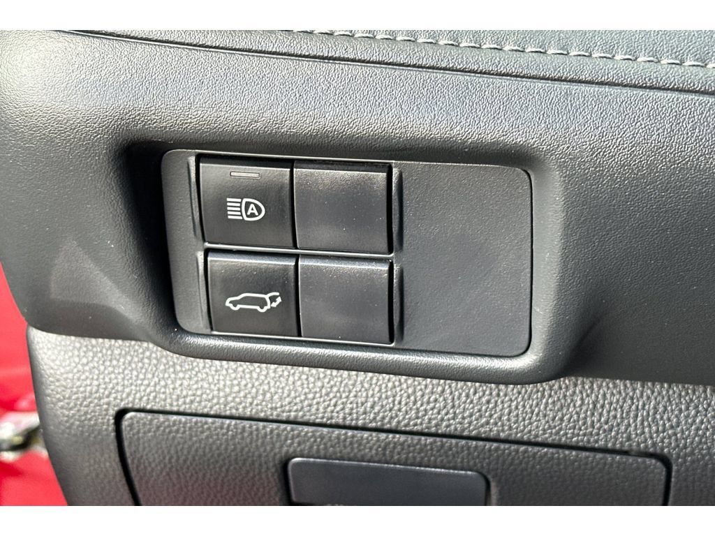 Used 2022 Toyota Highlander XLE FWD image 32