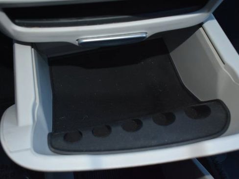 Used 2024 Chrysler Voyager LX image 28