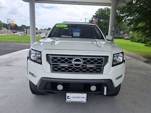 Used 2023 Nissan Frontier SV w/ SV Convenience Package AWD/4WD image 2