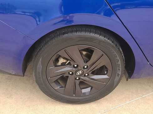 Used 2023 Hyundai Elantra SEL image 6