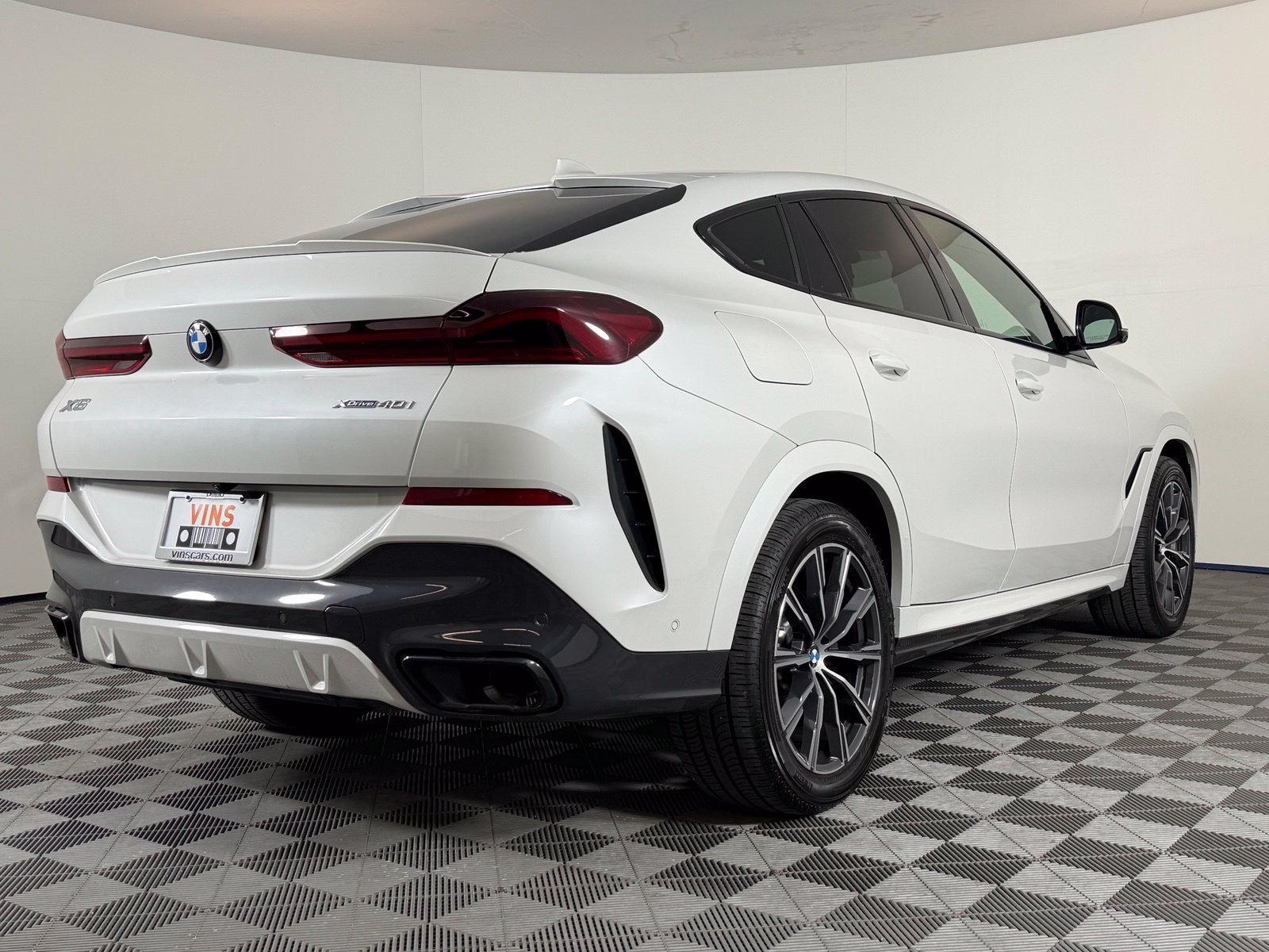 Used 2022 BMW X6 xDrive40i w/ M Sport Package AWD/4WD image 9